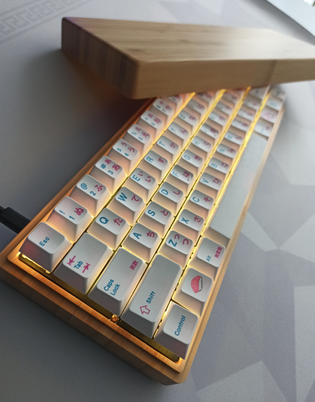 Electric yellow RGB LEDs lighting of the pre-assembled Bento Box (HS60 PCB x EnjoyPBT Sushi) housed in bamboo casing.